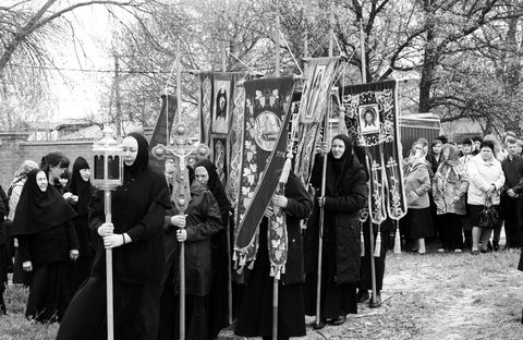 освящение и установка на одном из старейших храмов – Троицкой церкви — двух позолоченных куполов с крестами освящение и установка на одном из старейших храмов – Троицкой церкви — двух позолоченных куполов с крестами
