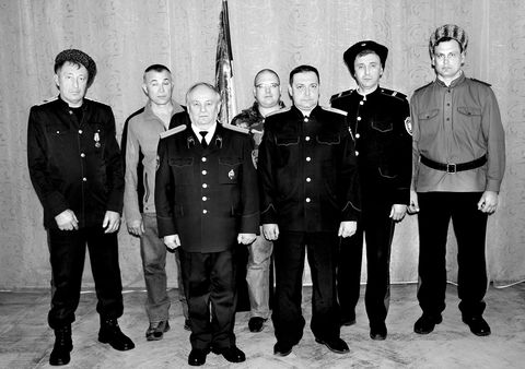 доАктив Усть-Медведицкого юрта, впереди В.Н. Попадьин и А.А. Авдеев.