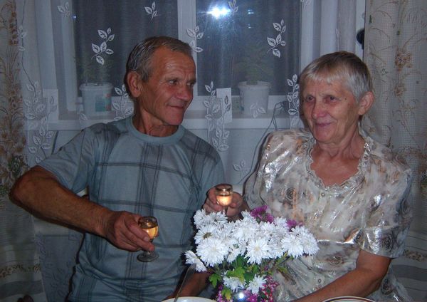 Зиновий и Елена Коняшкины. 66 и 63 года.
