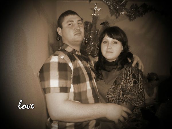 Максим и Елена Пивоваровы. 27 и 23 года.