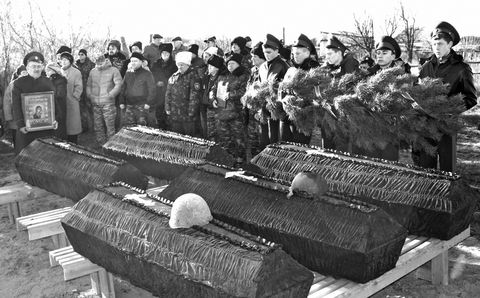 Торжественное перезахоронение останков 64 погибших воинов Торжественное перезахоронение останков 64 погибших воинов