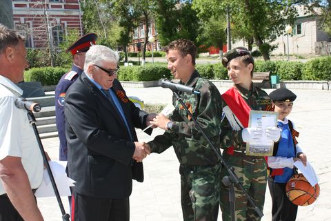 Награждение проводил глава Серафимовичского района В.В. Щербаков Награждение проводил глава Серафимовичского района В.В. Щербаков